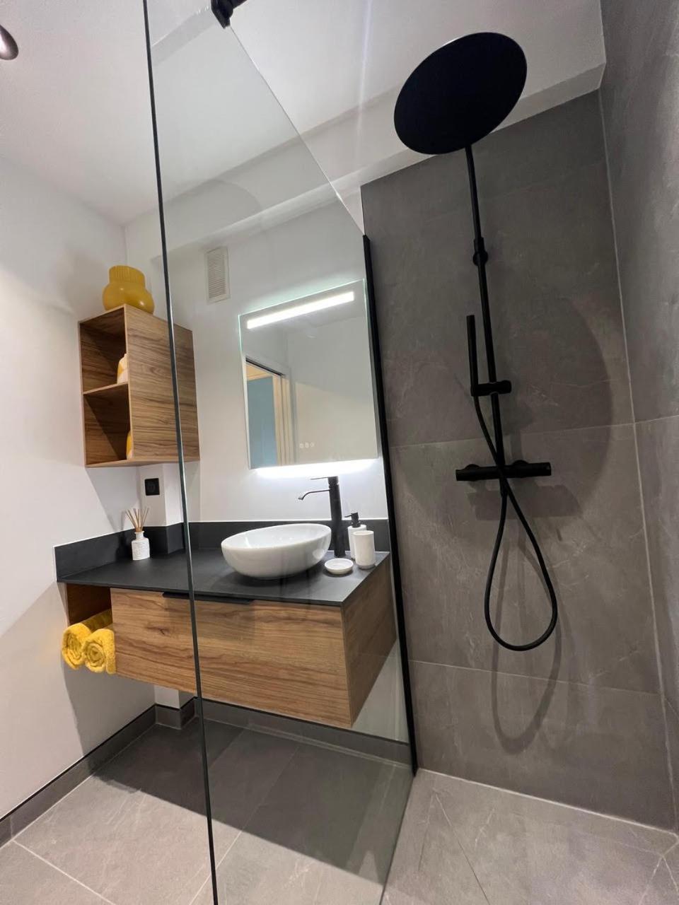 Vue Mer Exceptionnelle Sur Plage Du Midi En 1Re Ligne- 2 Chambres Cannes Exterior photo